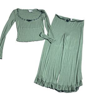 Out from under women’s large pajama set crop milkmaid ruffle wide leg set